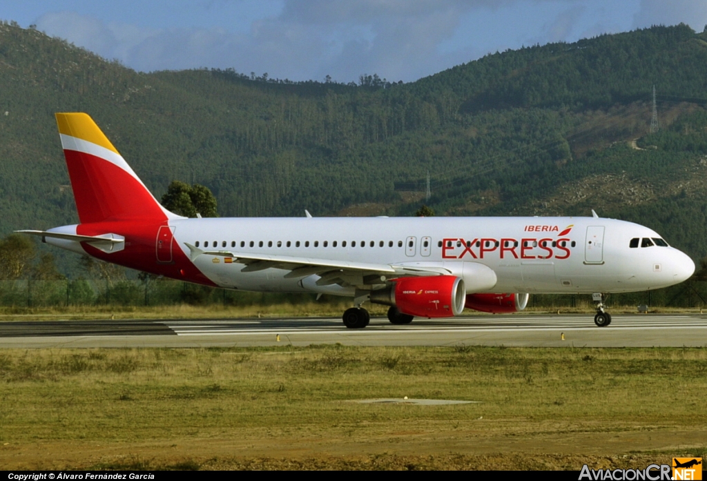 EC-LUS - Airbus A320-216 - Iberia Express