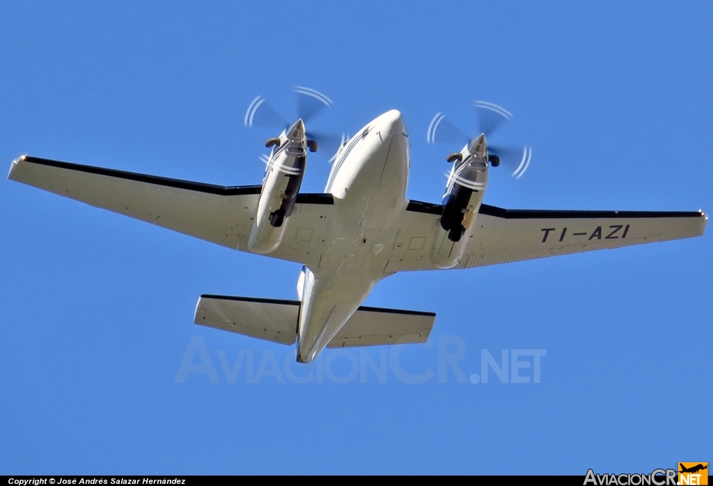 TI-AZI - Beechcraft 90 King Air - Privado