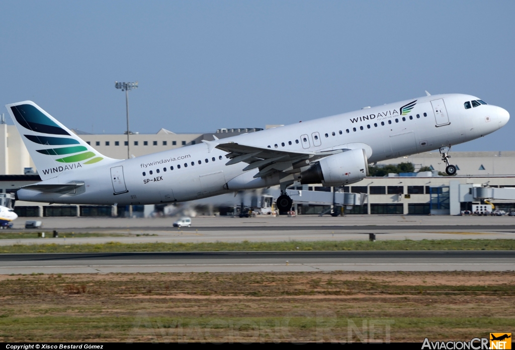 SP-AEK - Airbus A320-214 - Windavia