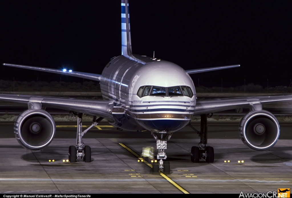 EC-HDS - Boeing 757-256 - Privilege Style