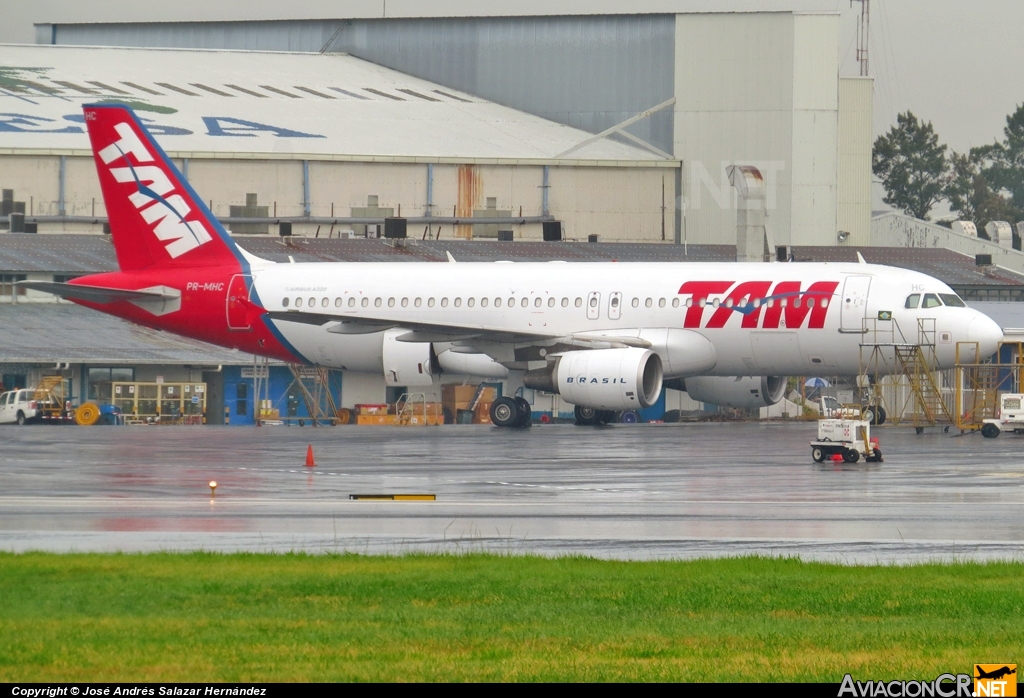 PR-MHC - Airbus A320-214 - TAM Linhas Aéreas