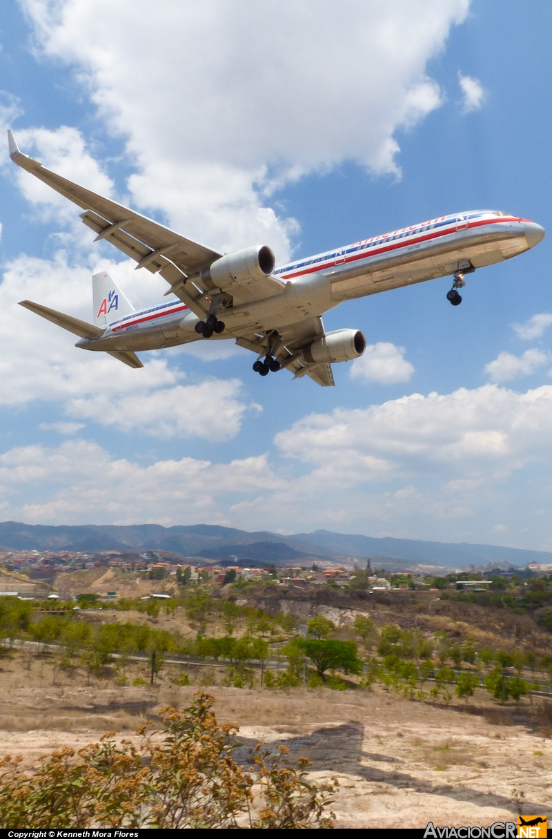 N662AA - Boeing 757-223 - American Airlines