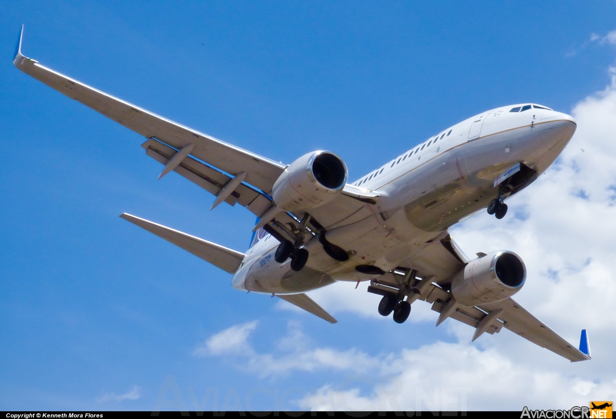 N16709 - Boeing 737-724 - United Airlines