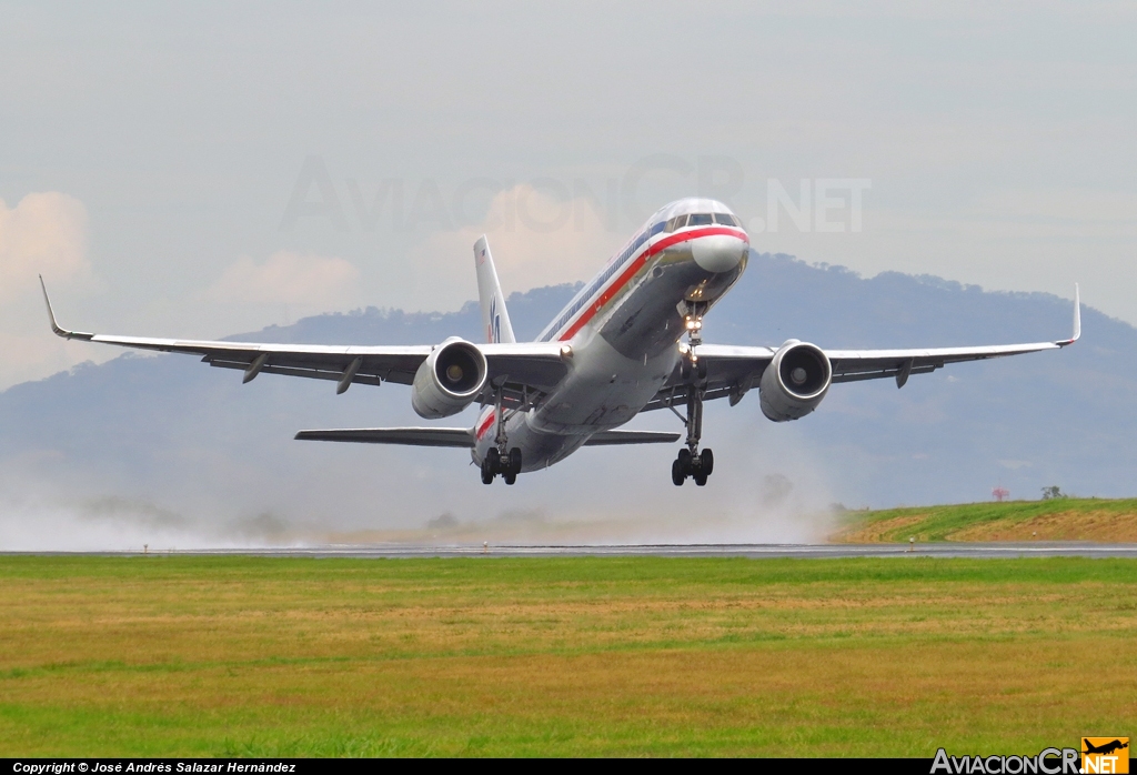 N662AA - Boeing 757-223 - American Airlines