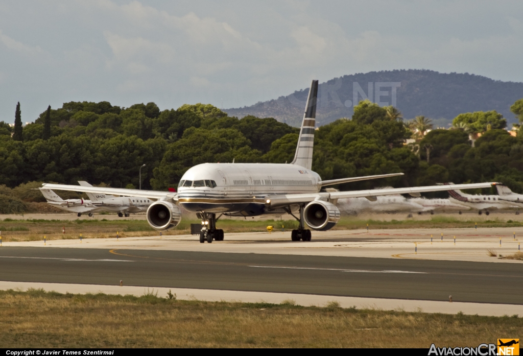 EC-HDS - Boeing 757-256 - Privilege Style