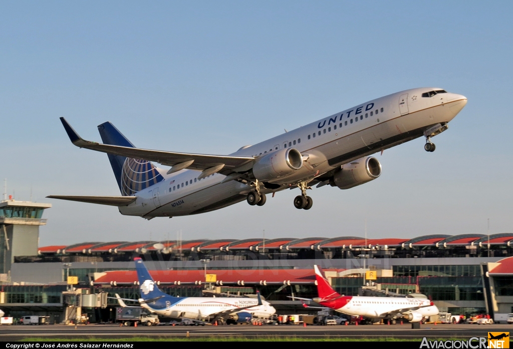 N76514 - Boeing 737-824 - United Airlines