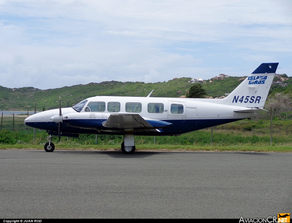 N45SR - Piper PA-31-350 Chieftain - Island Birds