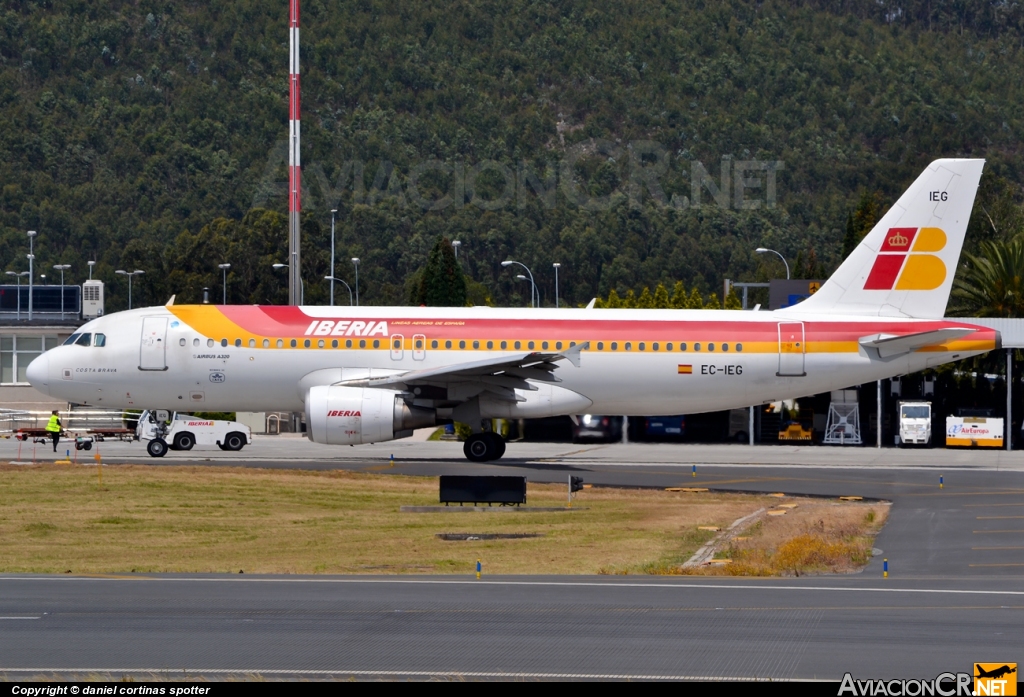 EC-IEG - Airbus A320-214 - Iberia