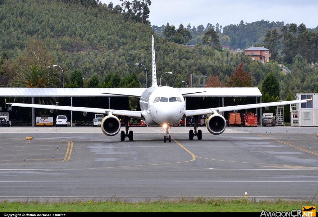 EC-KLB - Airbus A320-214 - Vueling