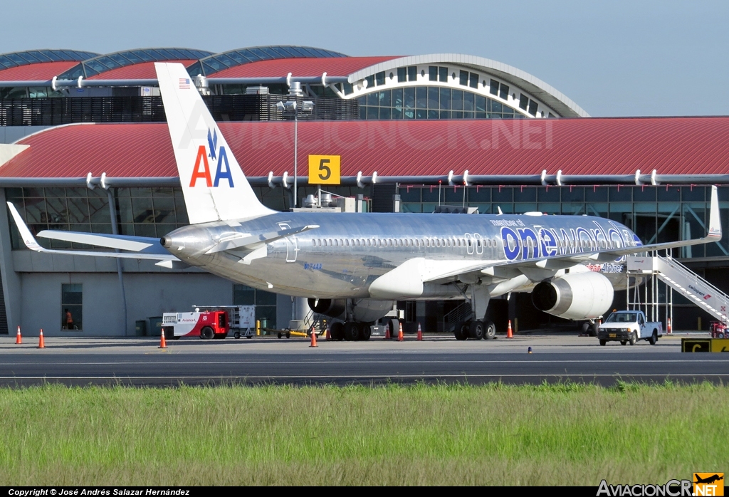 N174AA - Boeing 757-223 - American Airlines