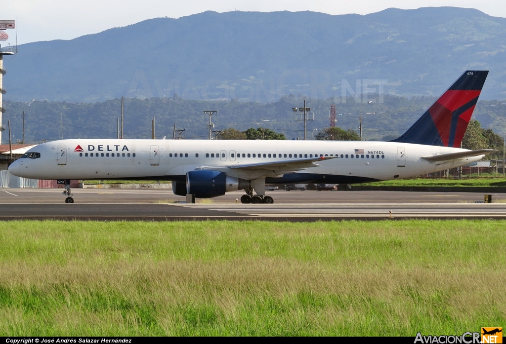 N674DL - Boeing 757-232 - Delta Air Lines