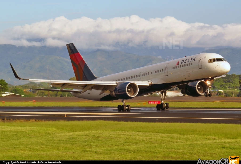 N672DL - Boeing 757-232 - Delta Air Lines