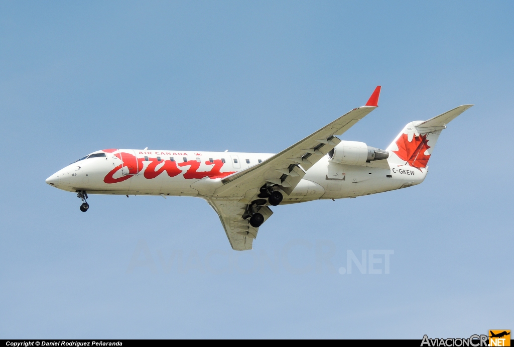 C-GKEW - Canadair CL-600-2B19 Regional Jet CRJ-200LR - Air Canada Jazz
