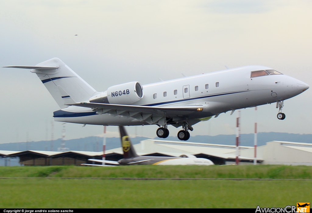 N604B - Canadair CL-600-2B16 Challenger 604 - Privado