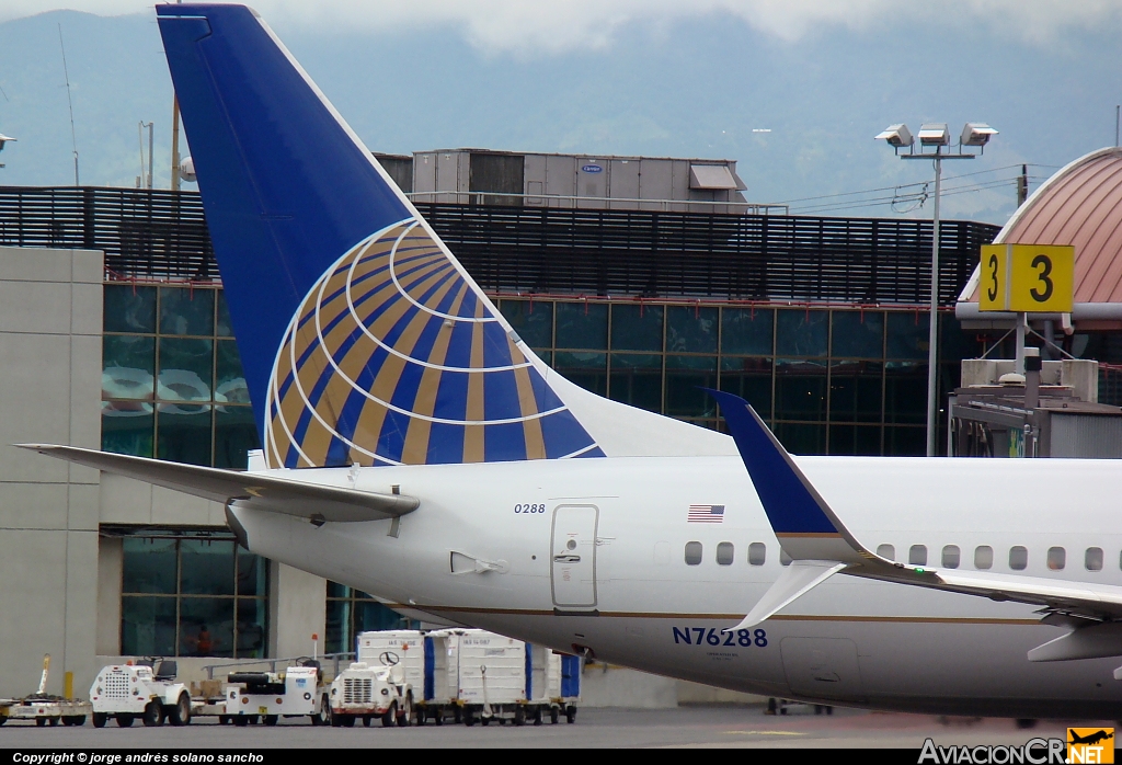 N76288 - Boeing 737-824 - United Airlines