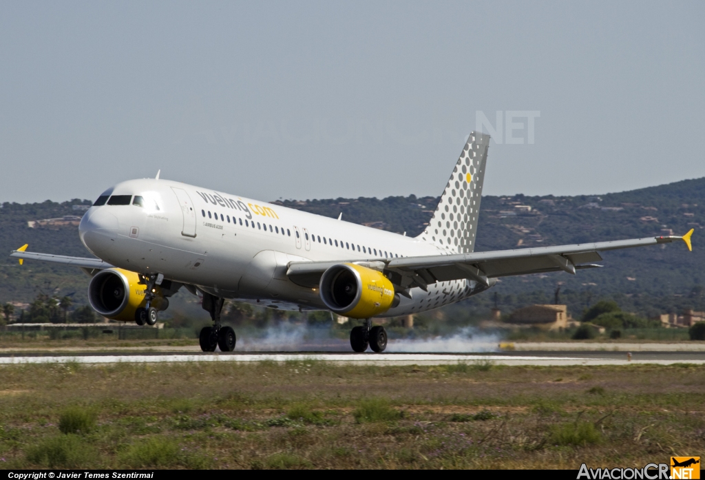 EC-LLJ - Airbus A320-214 - Vueling