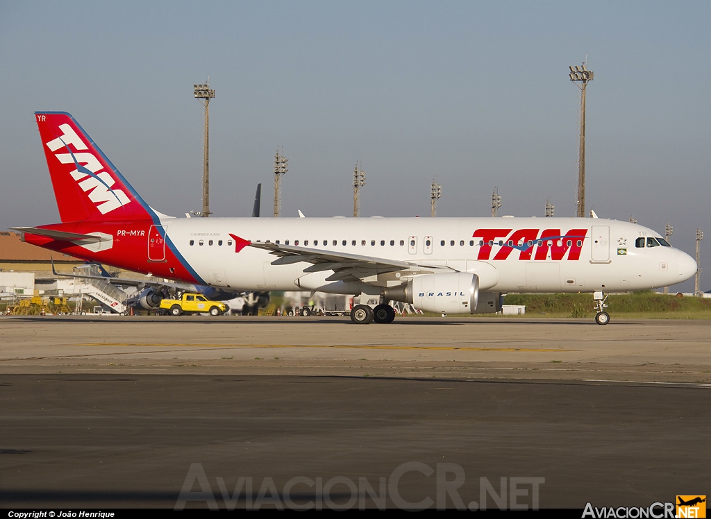 PR-MYR - Airbus A320-214 - TAM