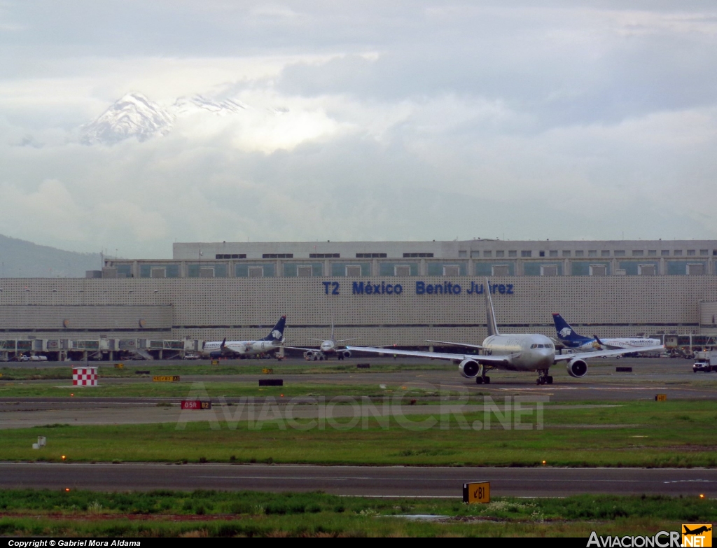XA-JBC - Boeing 767-284 (ER) - Aeromexico