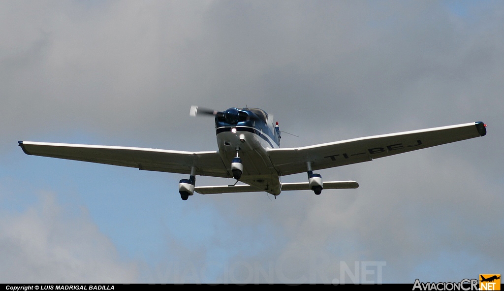 TI-BEJ - Piper PA-28-181 Archer II - CPEA - Escuela de Aviación