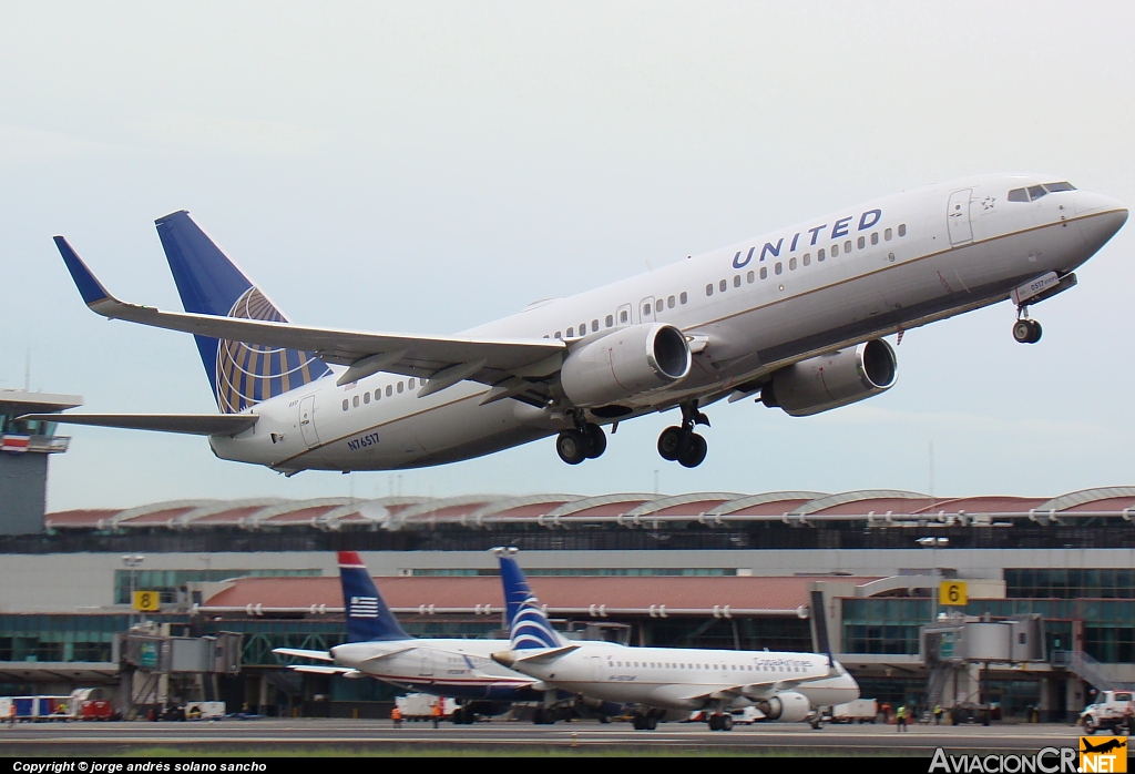 N76517 - Boeing 737-824 - United Airlines