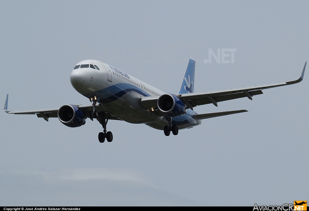XA-IUA - Airbus A320-214 - Interjet
