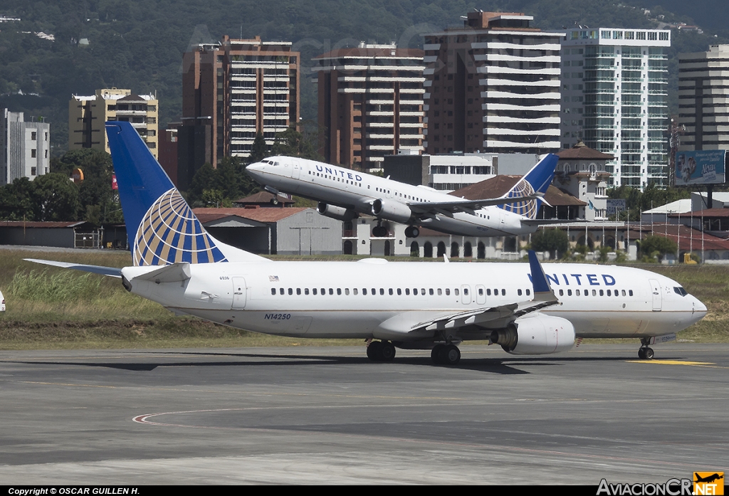 N14250 - Boeing 737-800 - United Airlines