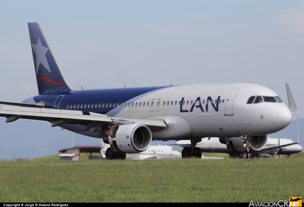 CC-BFM - Airbus A320-214 - LAN Peru