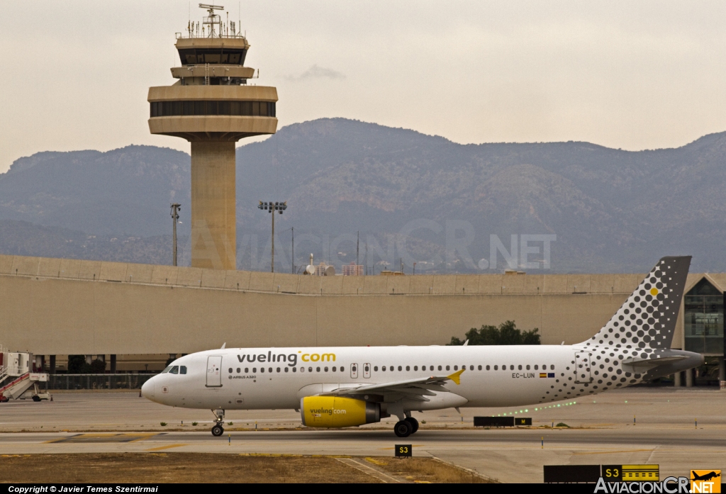 EC-LUN - Airbus A320-232 - Vueling