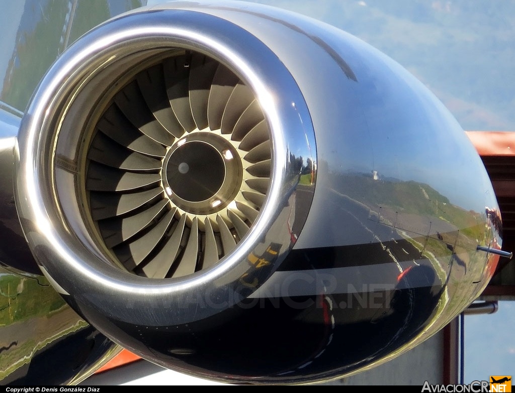 N118WT - Bombardier BD-700-1A10 Global Express - Privado