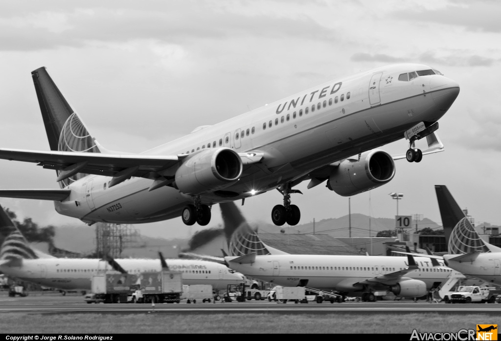 N37253 - Boeing 737-824 - United Airlines
