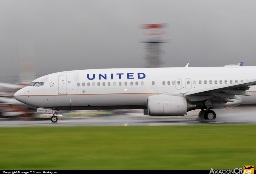 N76528 - Boeing 737-824 - United Airlines