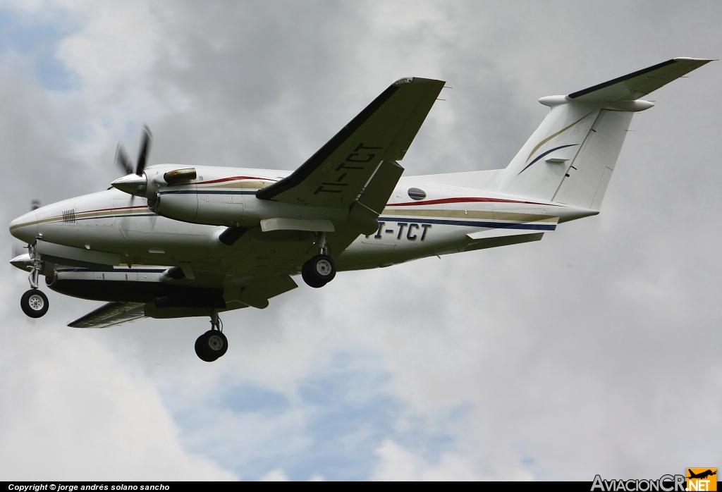 TI-TCT - Beechcraft Super King Air B200 - Privado (Teletica)