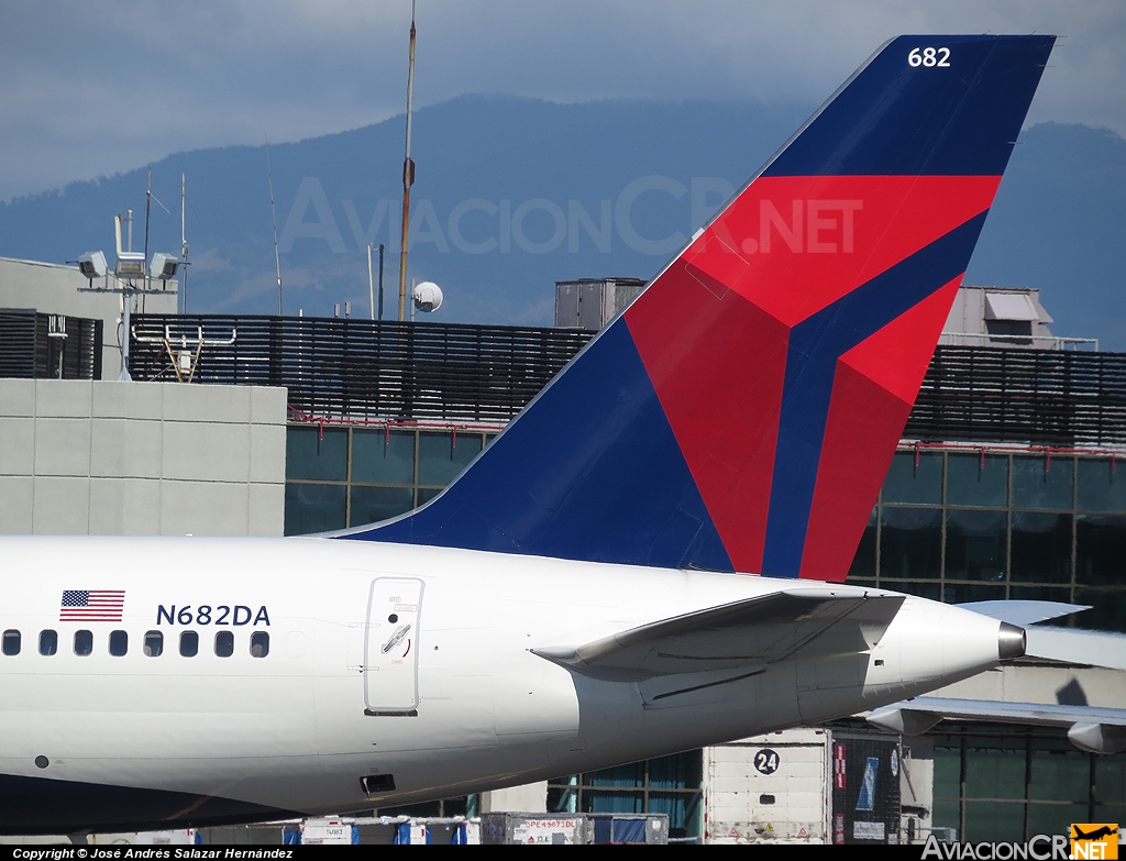 N682DA - Boeing 757-232 - Delta Airlines