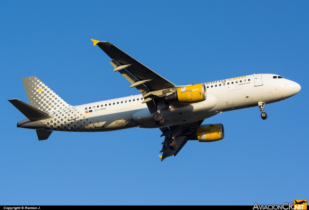 EC-HHA - Airbus A320-214 - Vueling
