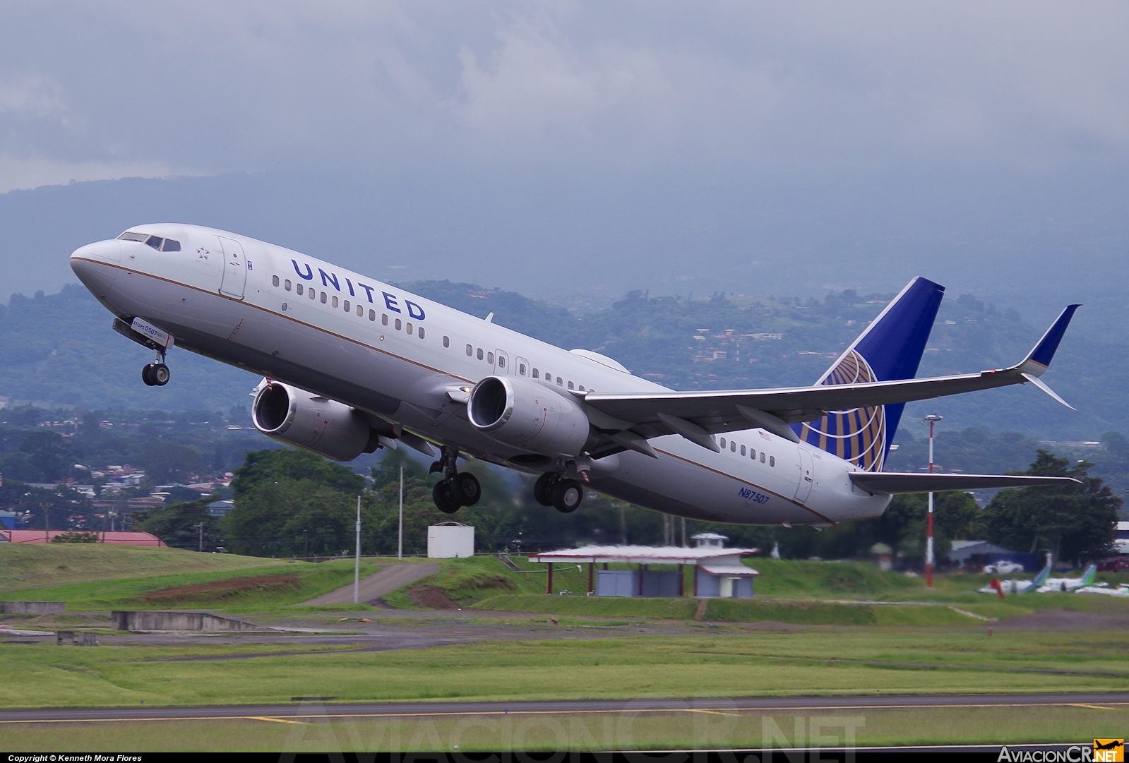 N87507 - Boeing 737-824 - United Airlines