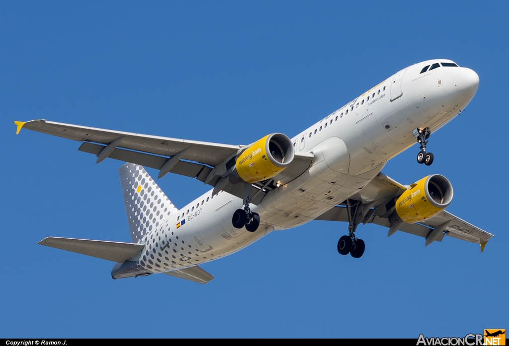 EC-KDT - Airbus A320-216 - Vueling