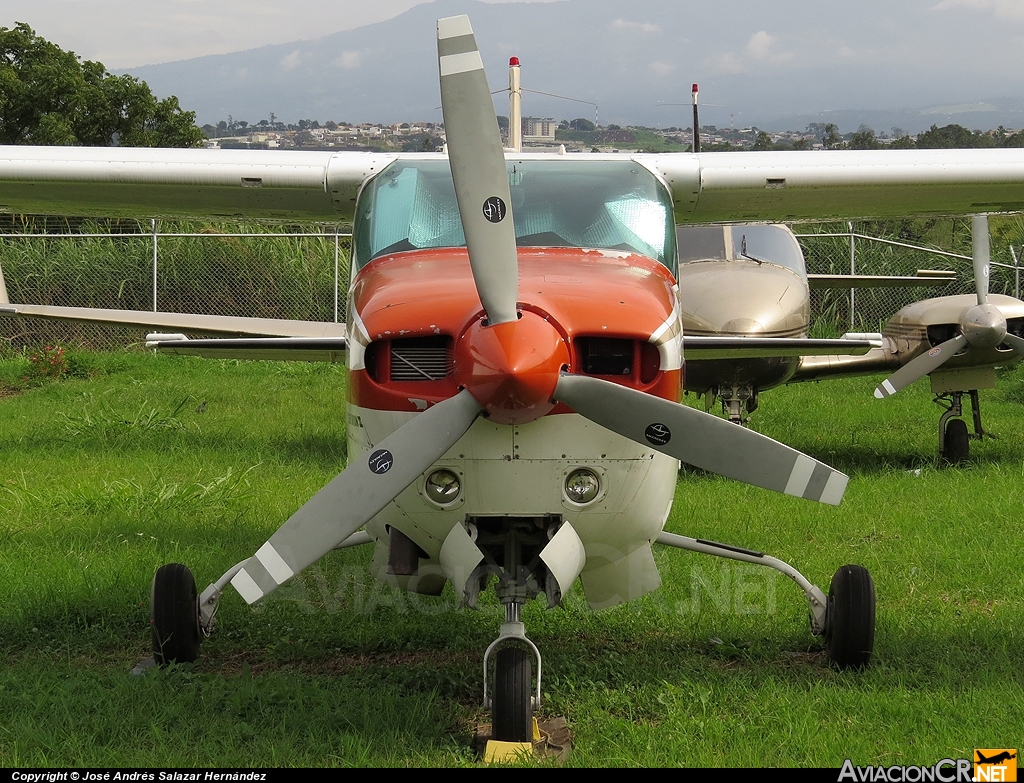 TI-ANT - Cessna T210N Turbo Centurion II - Privado