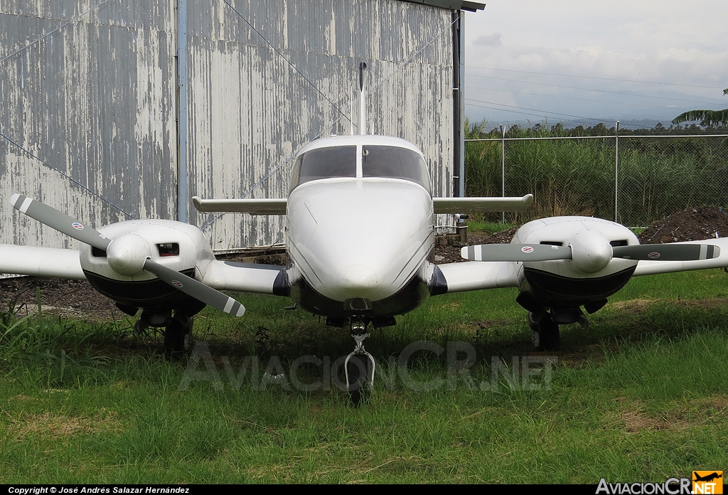 TI-AXY - Piper PA-23 - Privado