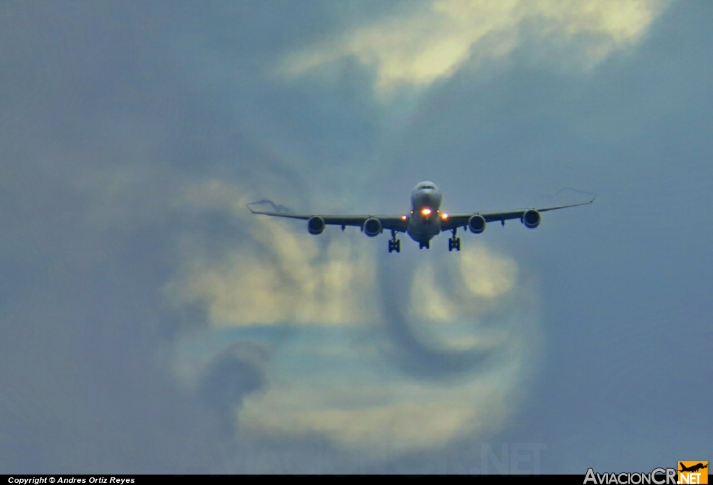 EC-IZY - Airbus A340-642 - Iberia