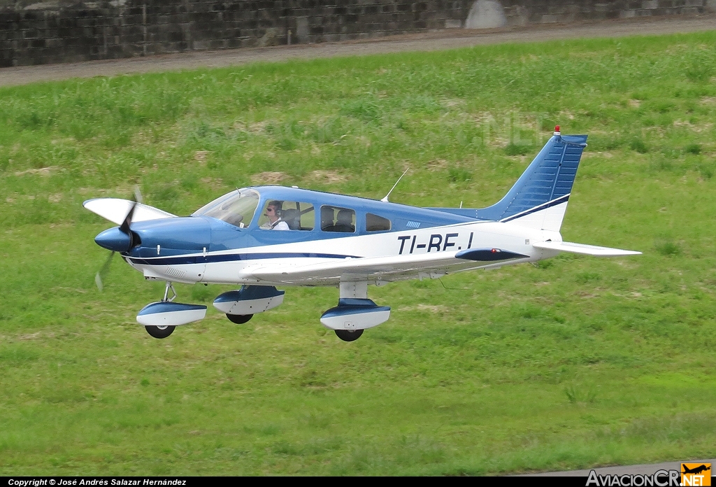 TI-BEJ - Piper PA-28-181 Archer II - CPEA - Escuela de Aviación