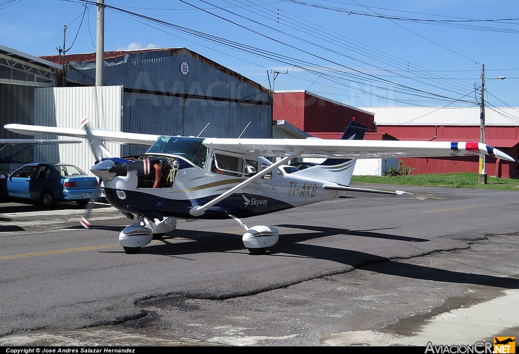 TI-AKB - Cessna U206F Stationair - Privado