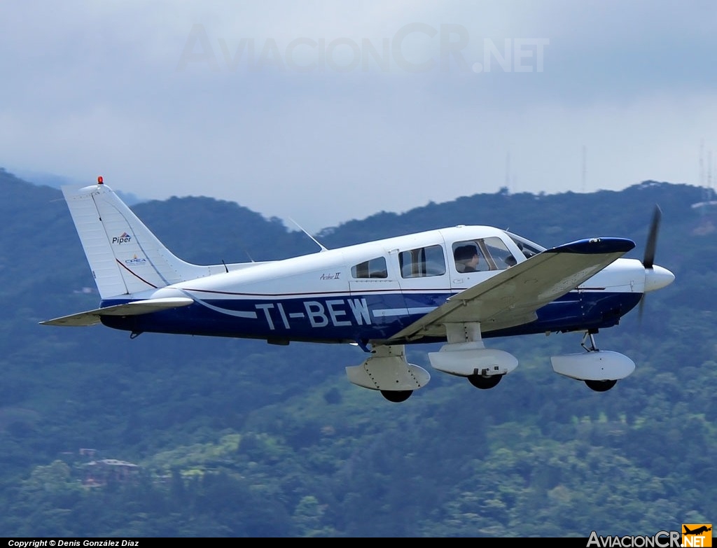 TI-BEW - Piper PA-28-181 Archer II - CPEA - Escuela de Aviación