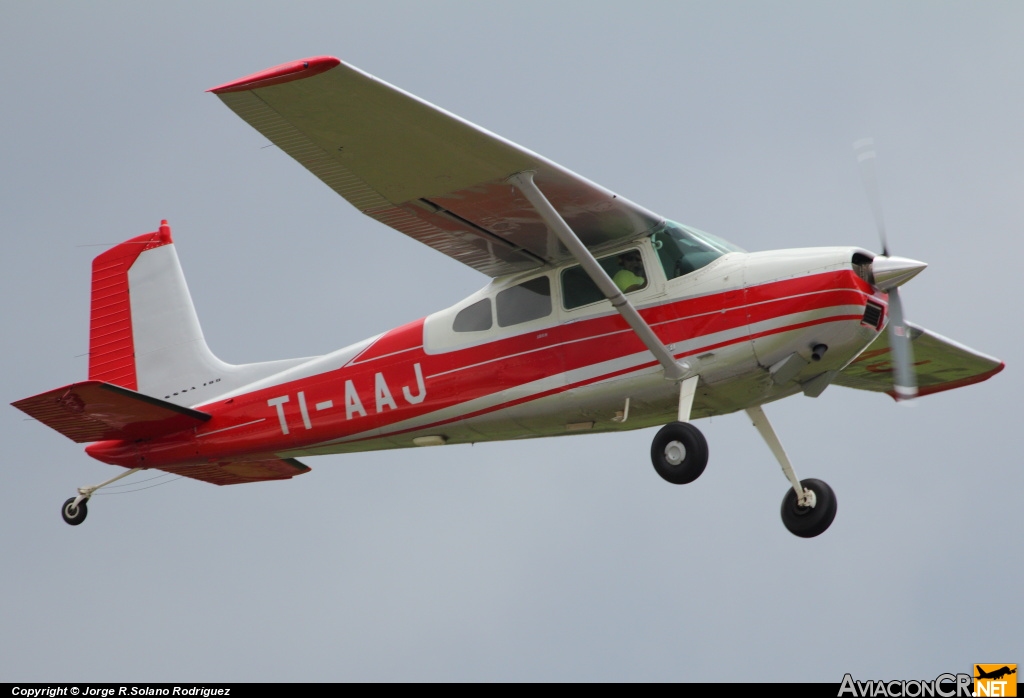 TI-AAJ - Cessna 180 Skywagon - Privado