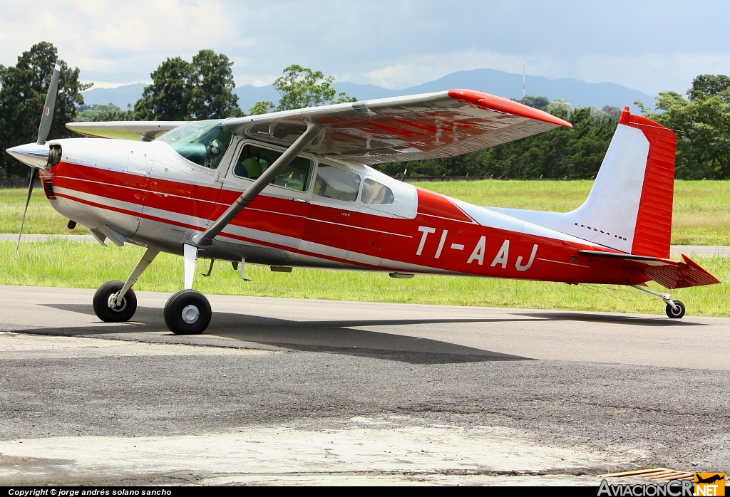 TI-AAJ - Cessna 180 Skywagon - Privado