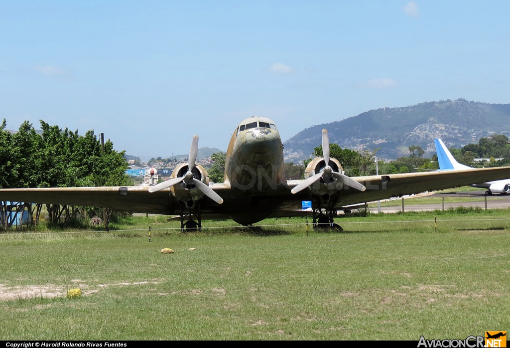 FAH-306 - Douglas C-47A Skytrain - Fuerza Aerea Hondureña