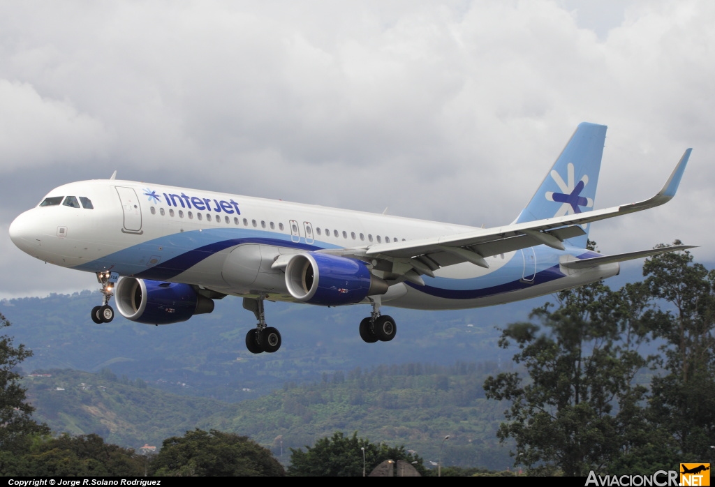 XA-FUA - Airbus A320-214 - Interjet