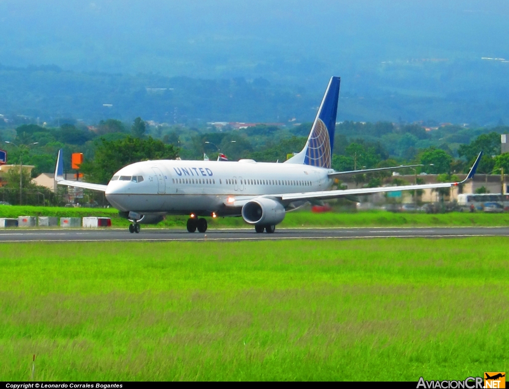 N76519 - Boeing 737-824 - United Airlines