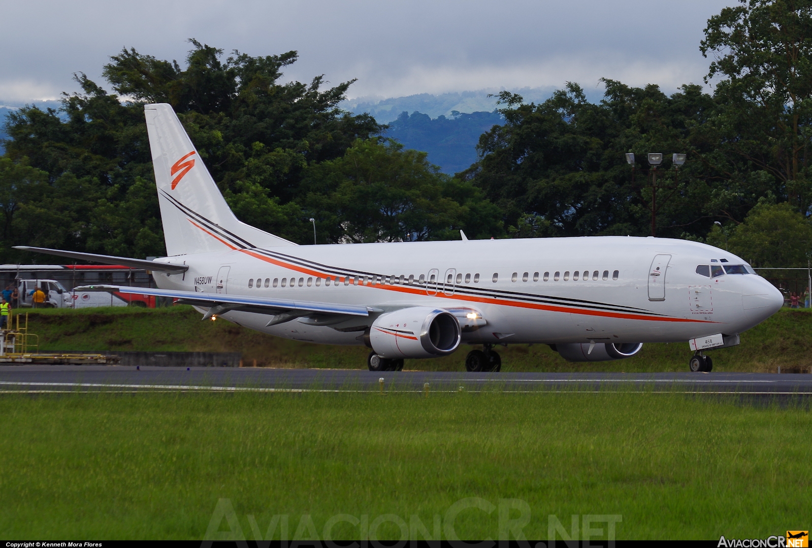 N458UW - Boeing 737-4B7 - Swiftair