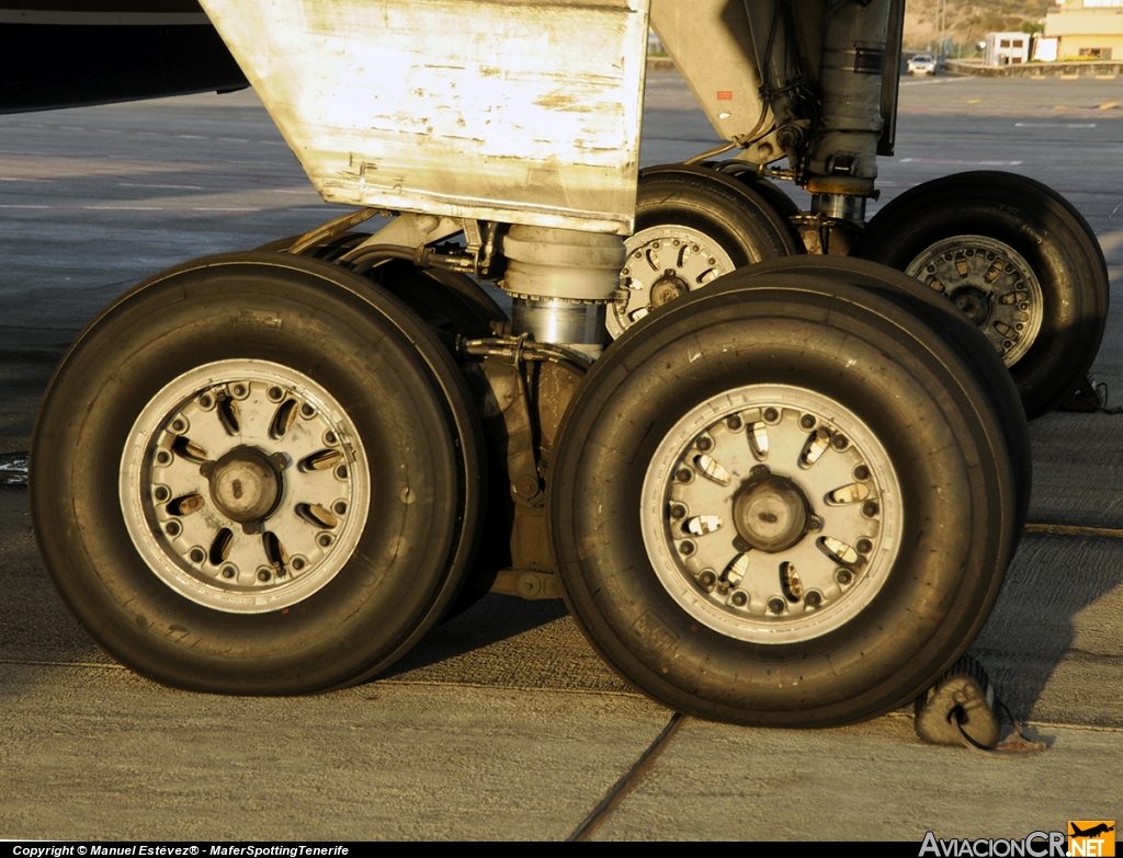 EC-HDS - Boeing 757-256 - Privilege Style