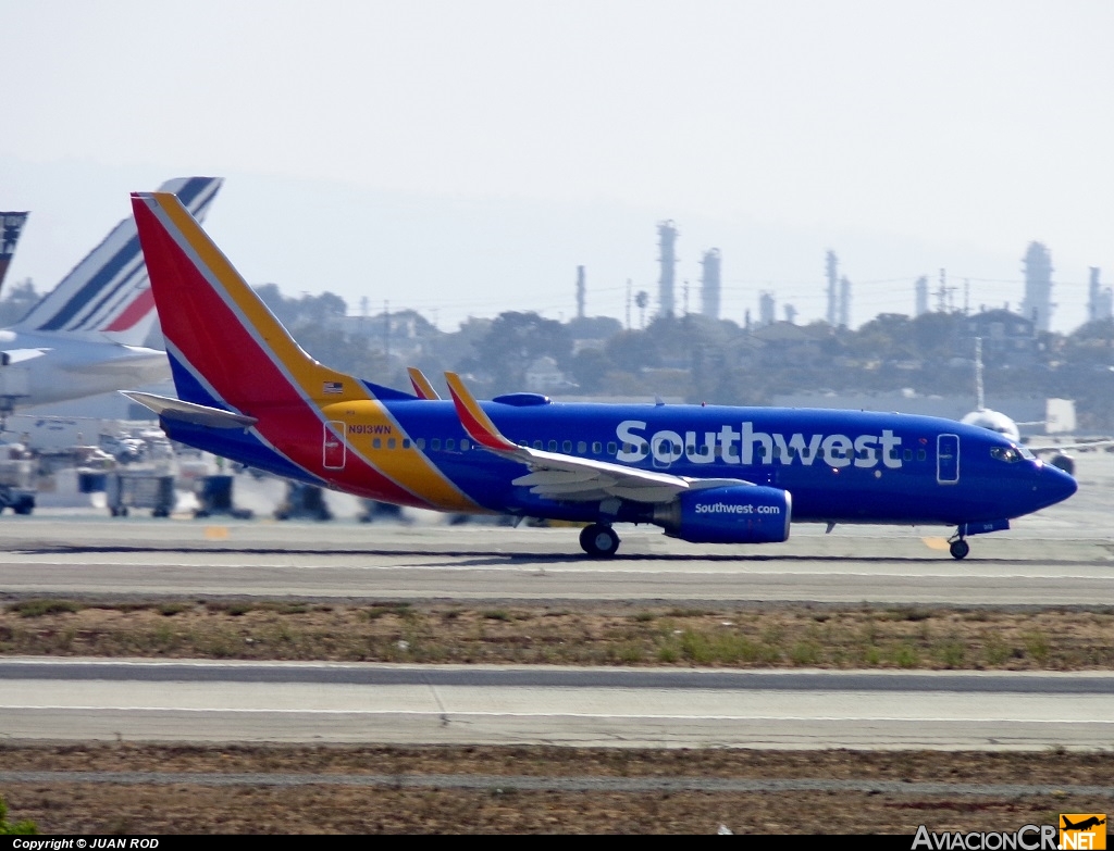 N913WN - Boeing 737-7H4 - Southwest Airlines